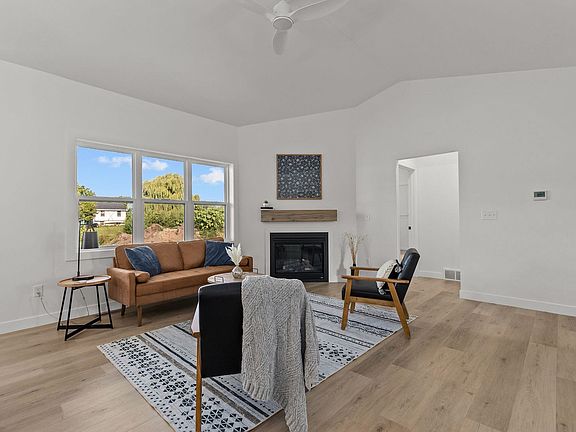 3rd image of 275 Jasmine Dr