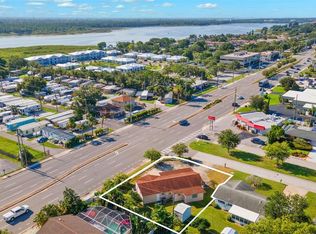 10701 Village Green Ave, Seminole, FL 33772