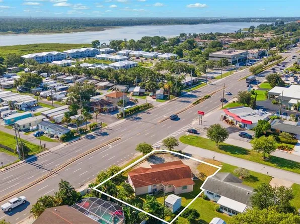 10701 Village Green Ave, Seminole, FL 33772