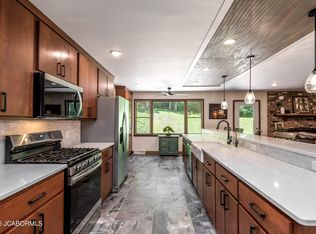 320 Fox Creek Rd, Jefferson City, MO 65109