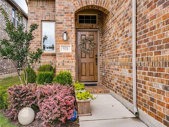 3rd image of 931 Montgomery Way