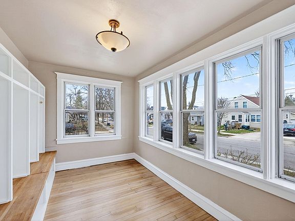 3rd image of 2737 Union St