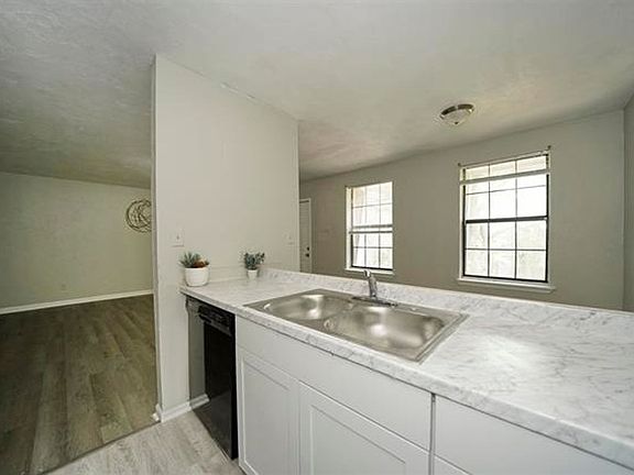 5th image of 1817 Sylvan Ct APT C