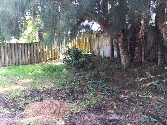 5th image of 2072 Cove Ln