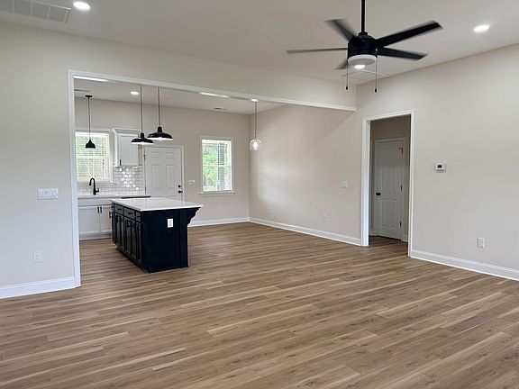 4th image of 2212 King St #L