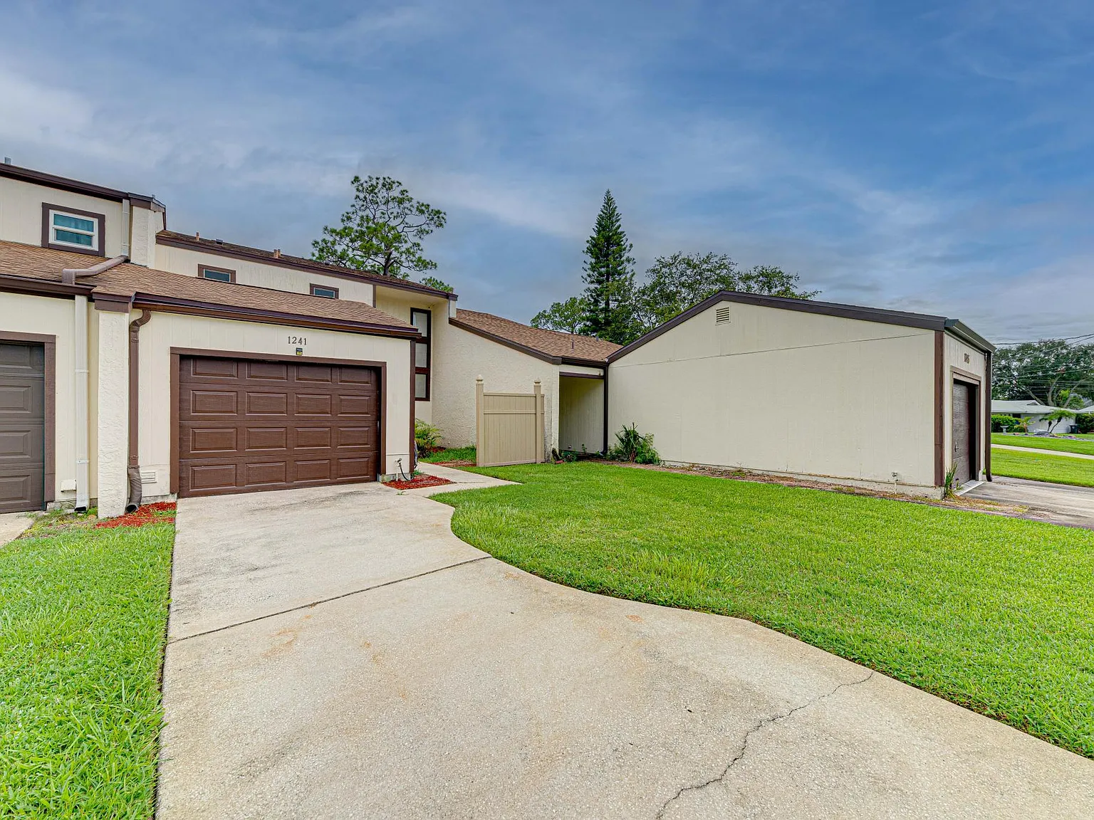 2 bed, 2.5 bath, 1612 sqft, $2,050 — Photo 3