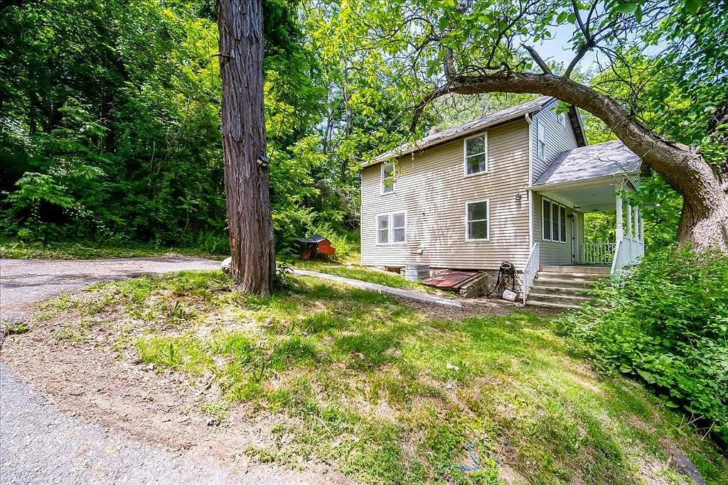3 bed, 1.0 bath, 1232 sqft, $2,700 — Photo 3