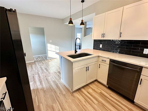 3rd image of 105 Church St