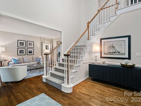 3rd image of 165 Wynward Ln