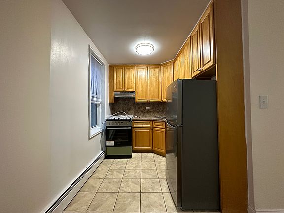 5th image of 13921 85th Dr APT 4H