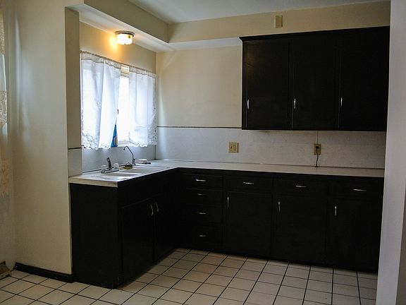 3rd image of 1012 13th St NW