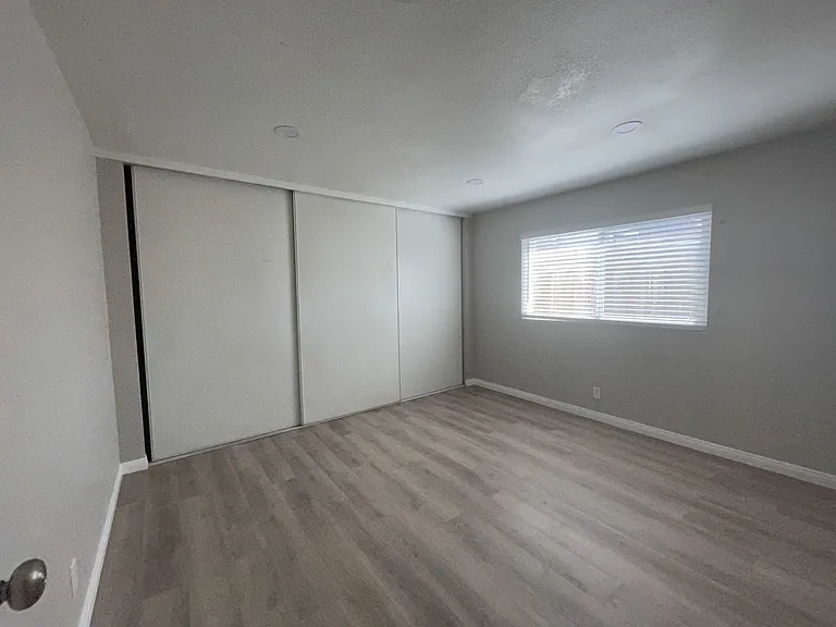 4216 Euclid Ave #2 — Photo 3