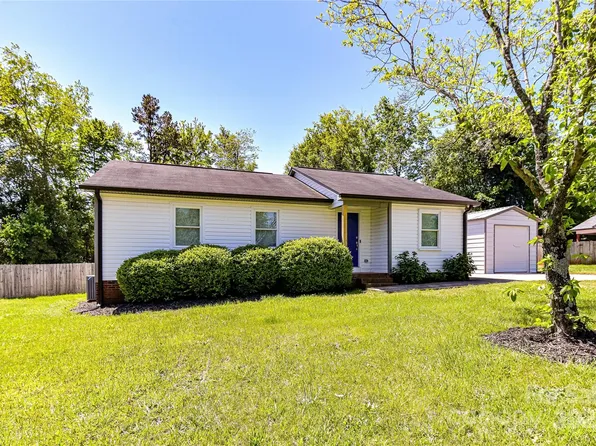 8210 Lantana Dr, Denver, NC 28037