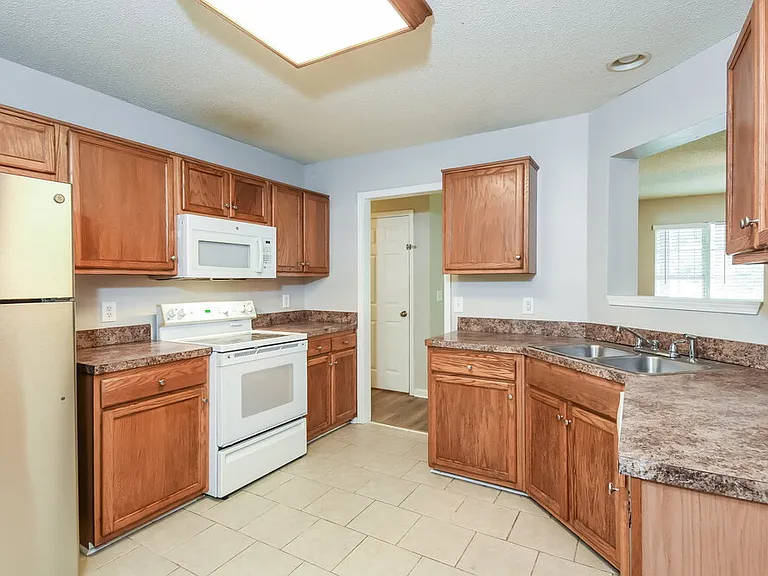 221 Martins Ct — Photo 8