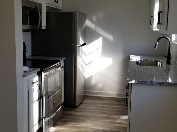 3rd image of 2018 Silverbrook Dr