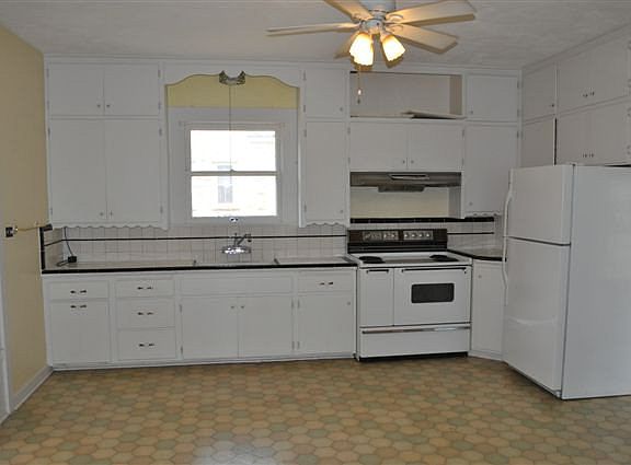 4th image of 302 E Travis St