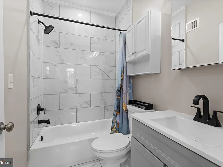 2235 E Chase St — Photo 24