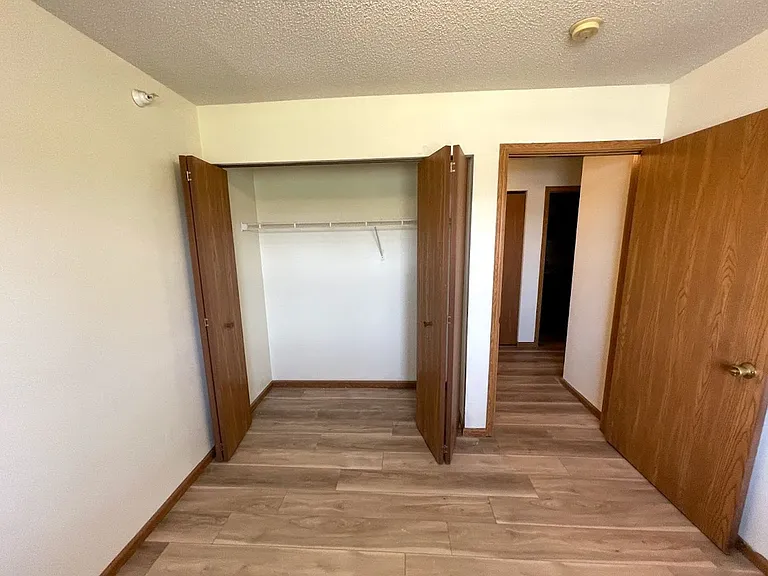 Kemper Manor Apartments — Photo 31