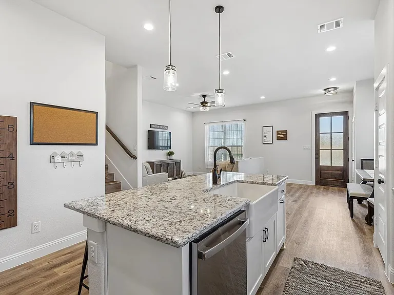 4001 Avion Dr — Photo 9