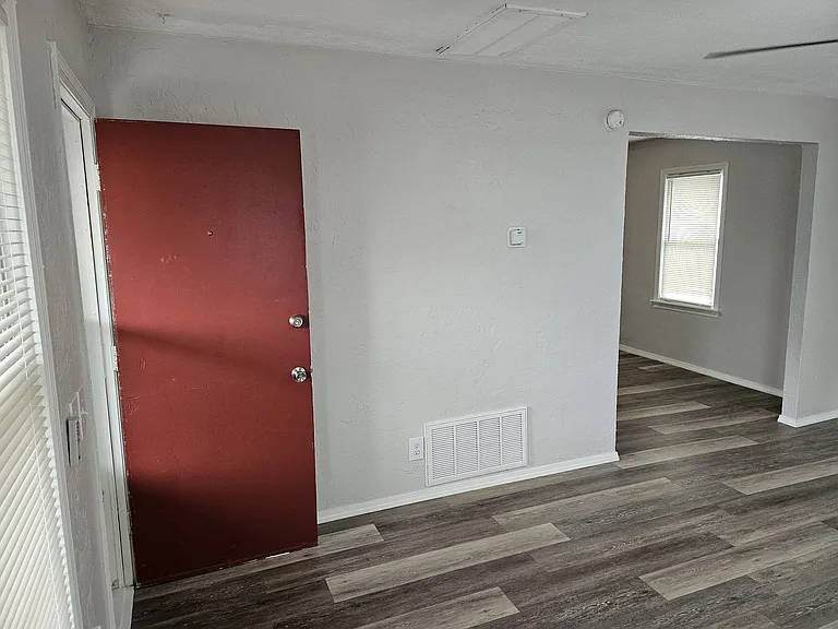 513 E Boeing Dr — Photo 6