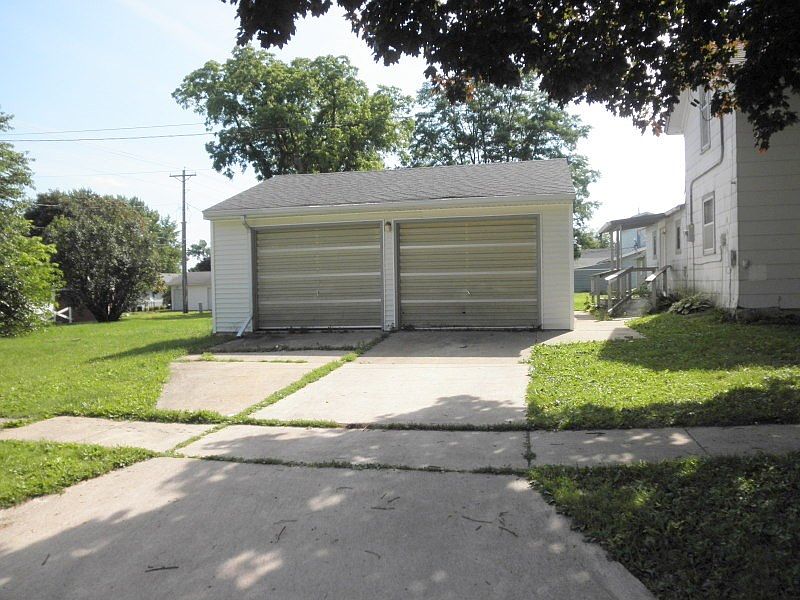 2nd image of 1103 Walnut St