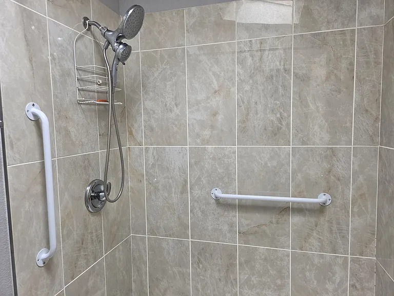 10825 Central Park Dr NE — Photo 14