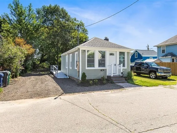 90 Huron St, Warwick, RI 02889