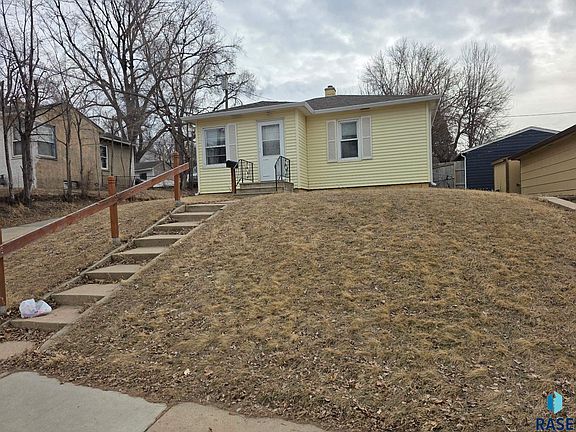 3rd image of 2213 W 15th St