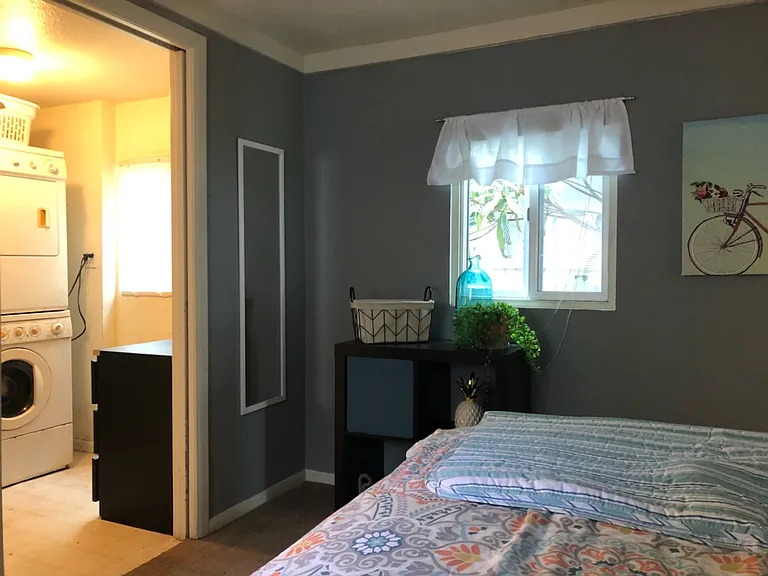 1942 Thomas Ave — Photo 15