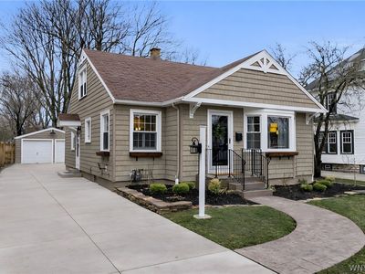 100 N Cayuga Rd, Amherst, NY, 14221