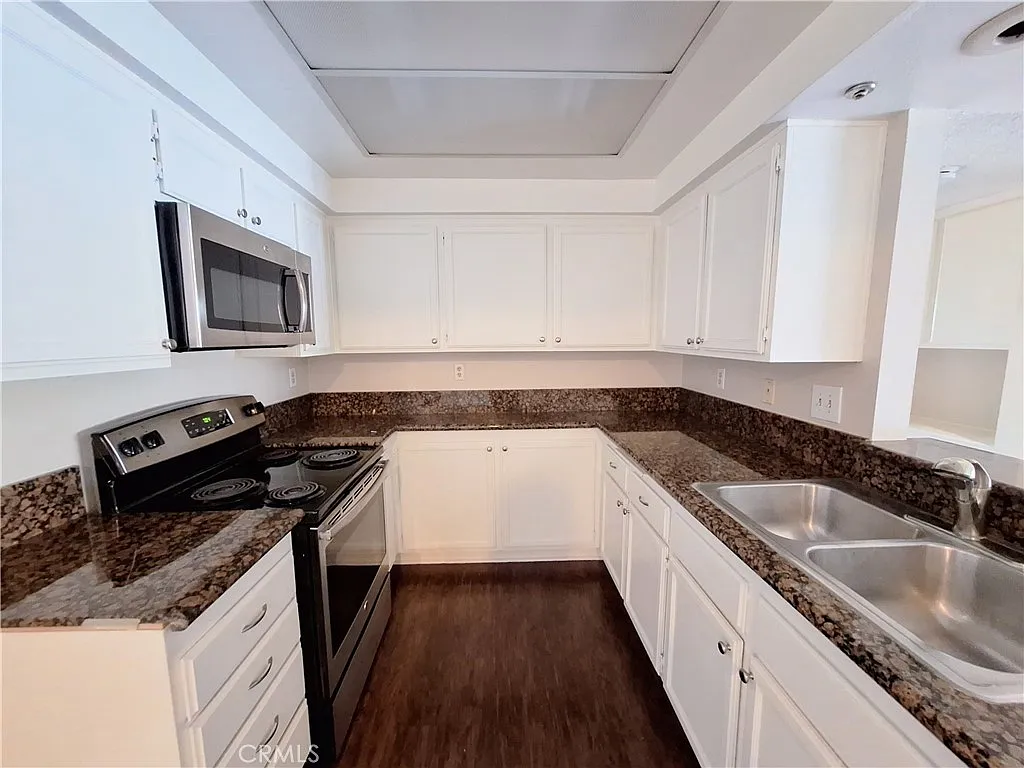 2 bed, 1204 sqft, $2,600 — Photo 2