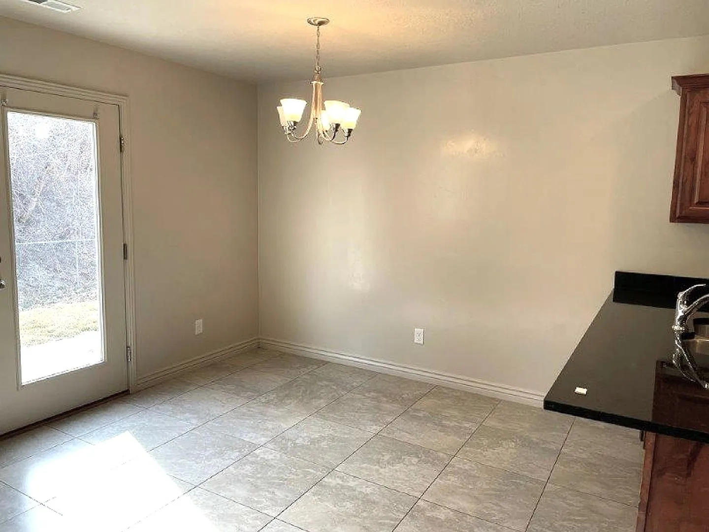 3 Weeks Rent Free! | Spacious 3 Bed 2.5 Bath Townhome in West Haven | Garage + Pool Community Ame... — Photo 4