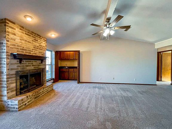 4th image of 1205 E Bradley Ave