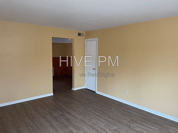3rd image of 2524 Flanigan Ct APT 2
