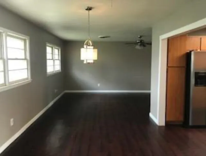 3 bed, 2.0 bath, 2378 sqft, $1,650 — Photo 4