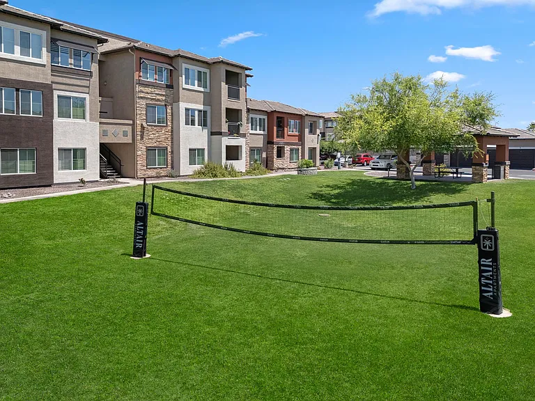 Altair Apartments — Photo 15