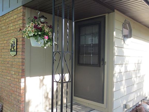 2nd image of 4825 Leaside Dr