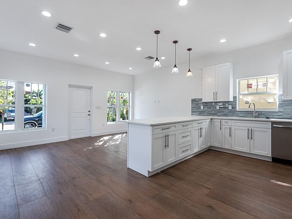 5th image of 527 N F Street