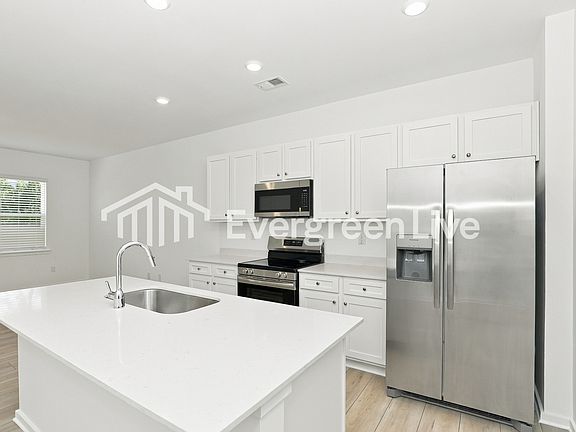 5th image of 8 Gulfstream Dr