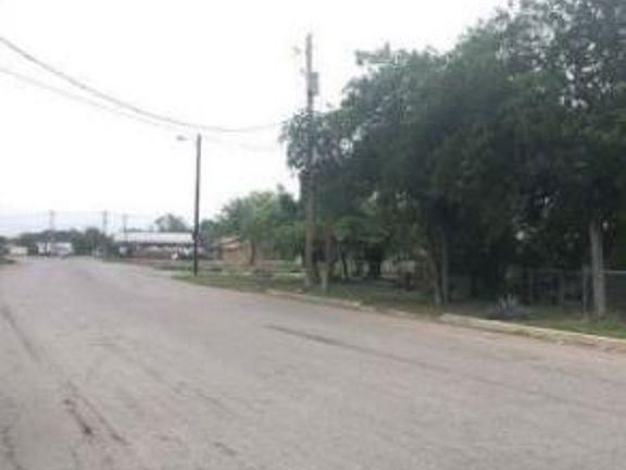 Exterior Neighborhood (street photo)