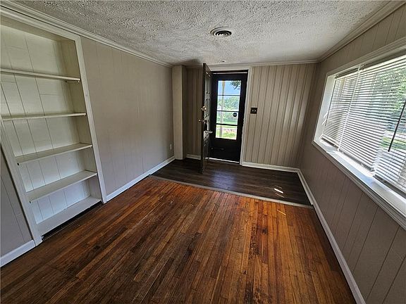3rd image of 808 N Emery St