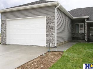 5025 W Hillsboro Dr, Lincoln, NE 68528