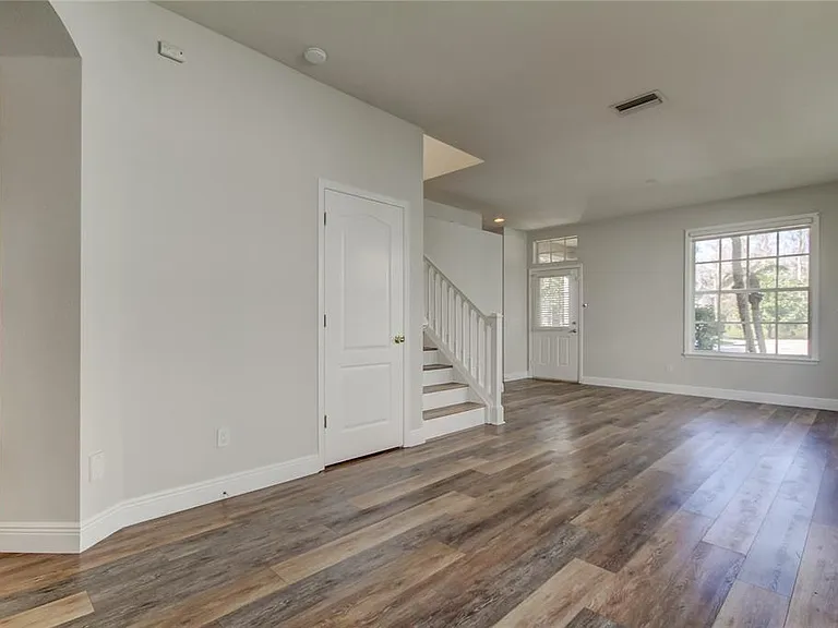10704 Sierra Vista Pl — Photo 11