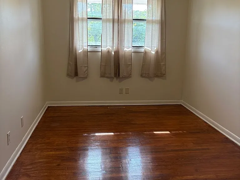Spacious 3 Bedroom Townhome Available Now Great Location! — Photo 28