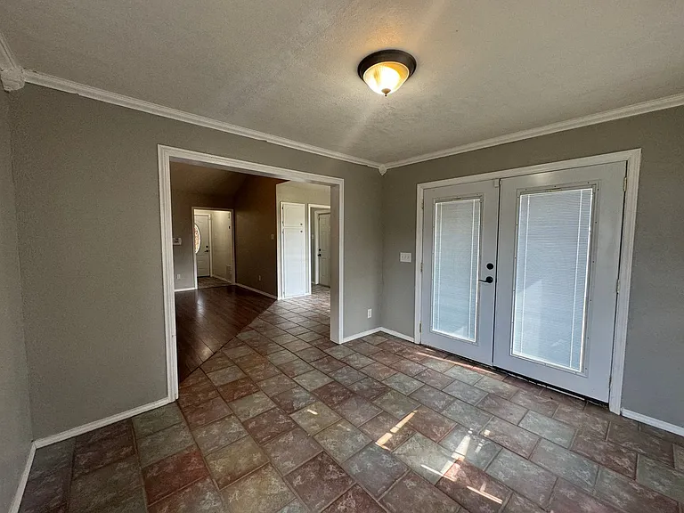 2224 Kirby Smith Dr — Photo 9