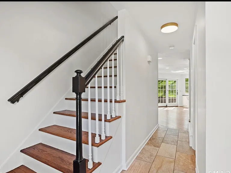 120 Braeside Dr — Photo 23