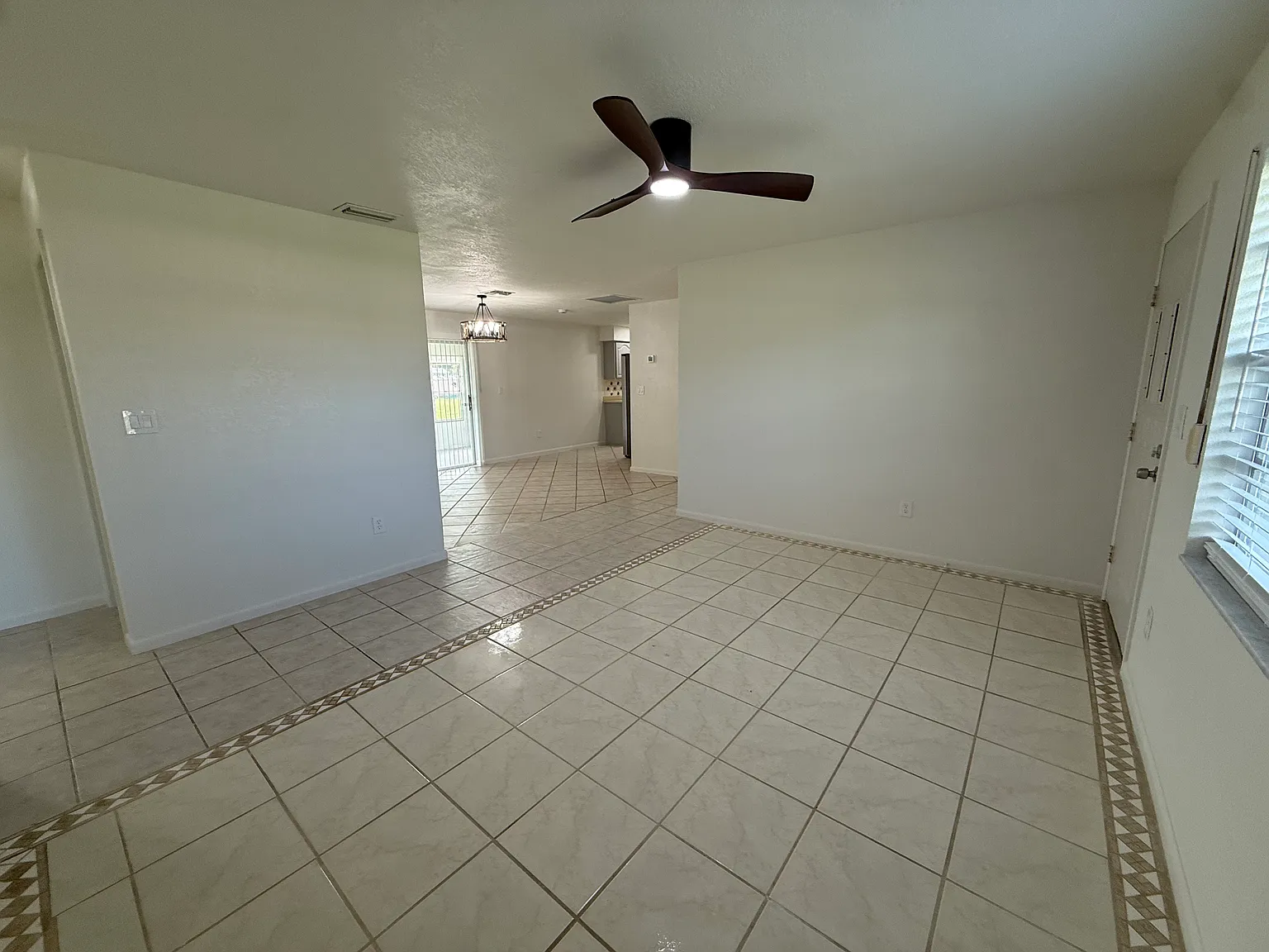 4 bed, 1515 sqft, $2,000 — Photo 4