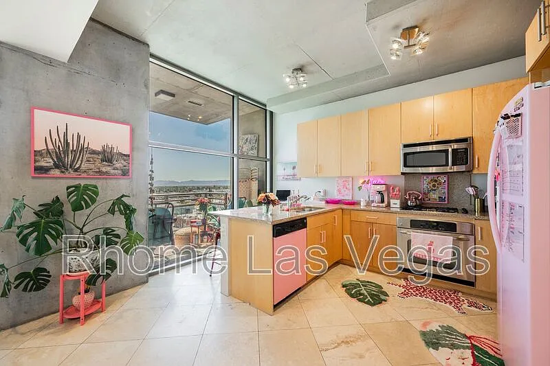 Studio, 1.0 bath, 780 sqft, $1,950 — Photo 2