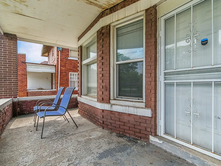 1595 W Grand Blvd — Photo 2