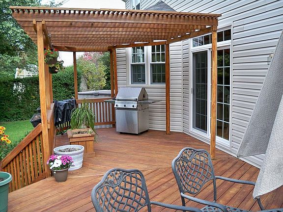 Rear Deck with Built in Pergola